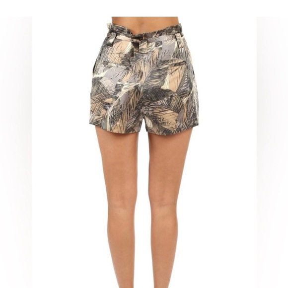 100% Silk L’Agence shorts size 6 - Picture 2 of 13